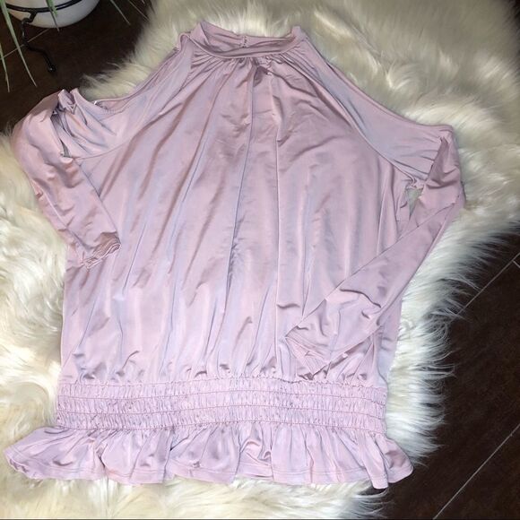 Bold elements peek a boo sleeves blouse - Picture 2 of 5